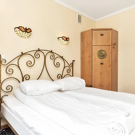 Apartament Na Deptaku Z Parkingiem I Klimatyzacja By Renters Apartment